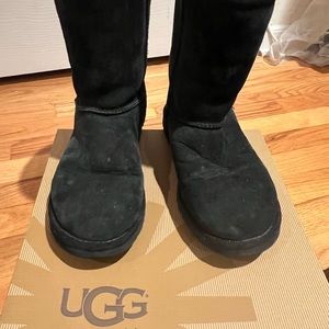 Ugg short boots size 7 in black